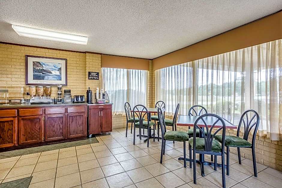 Days Inn by Wyndham Batesville AR