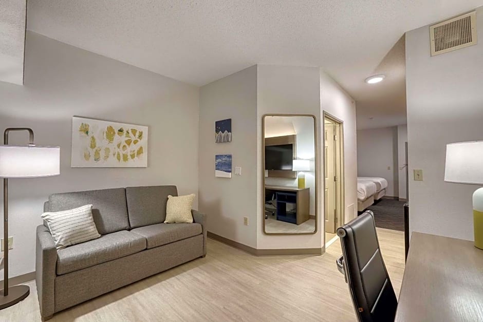 Comfort Suites Milwaukee Airport