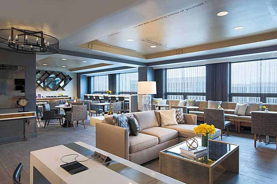 Renaissance by Marriott Chicago O'Hare Suites Hotel