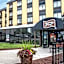 Quality Hotel & Suites At The Falls