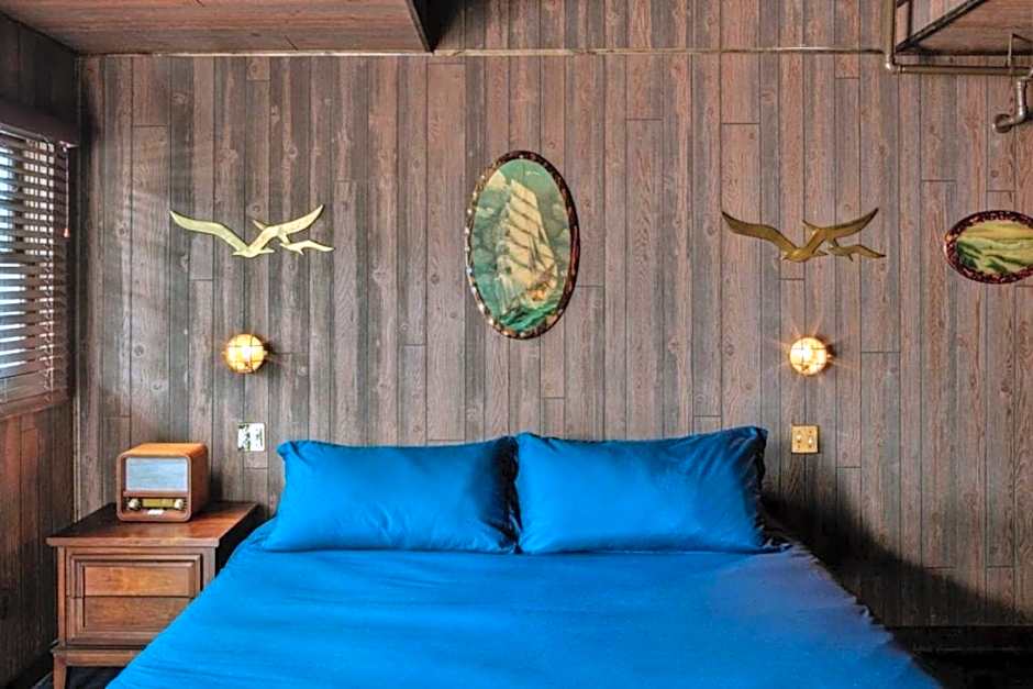 The Dive Motel and Swim Club