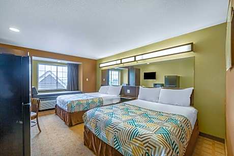 Deluxe Queen Room with Two Queen Beds- Disability Access - Non-Smoking