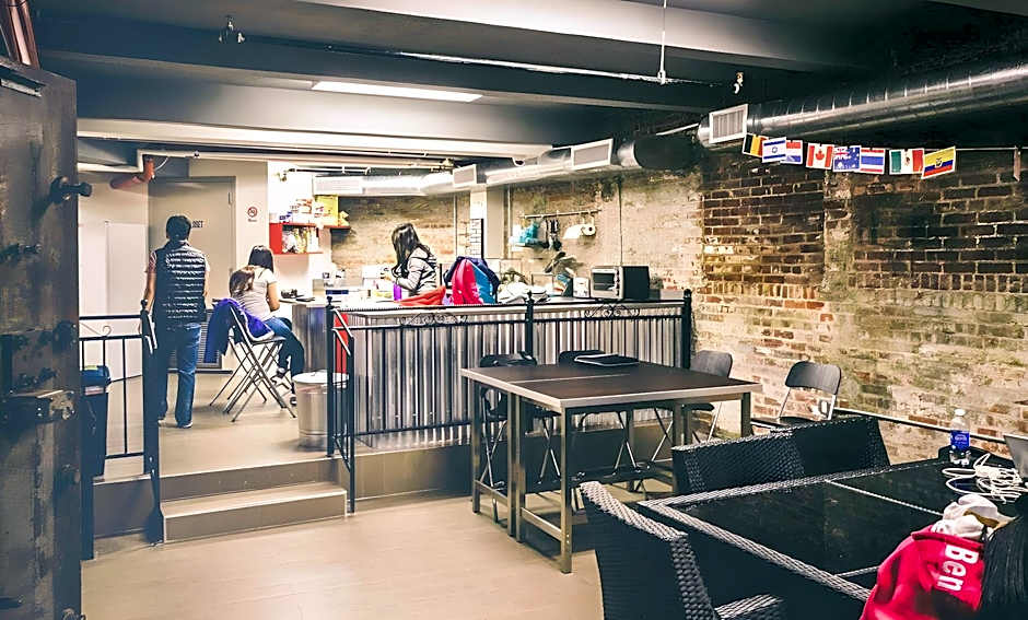 Q4 Hotel & Hostel