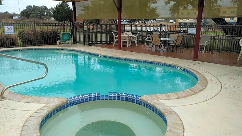 Executive Inn & Suites Cuero