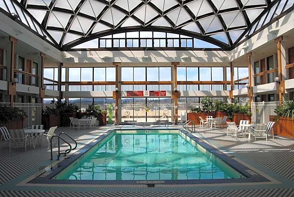 Holiday Inn & Suites PITTSFIELD-BERKSHIRES