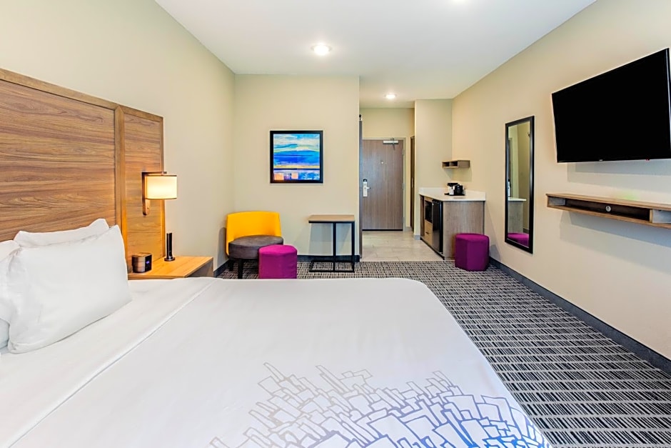 La Quinta Inn & Suites by Wyndham San Antonio Alamo City