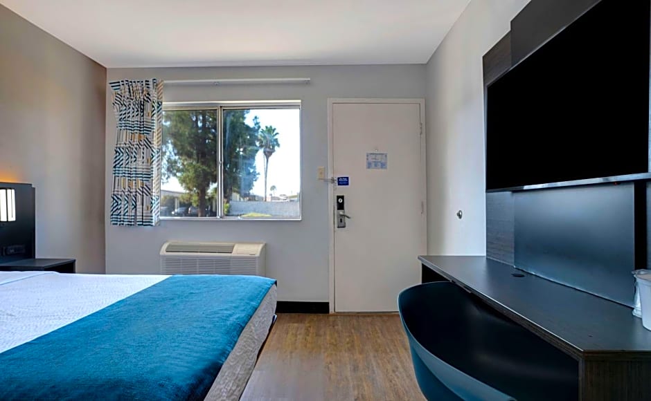 Motel 6-Bakersfield, CA - South