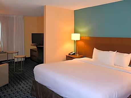 1 King Bed, Suite, Nonsmoking, Accessible