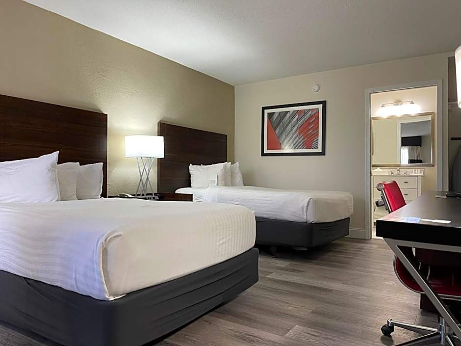 Remodeled, Huge Pool, Tiki Bar & Grill, Quiet Room