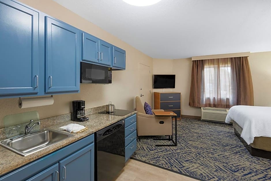 Candlewood Suites Chesapeake-Suffolk