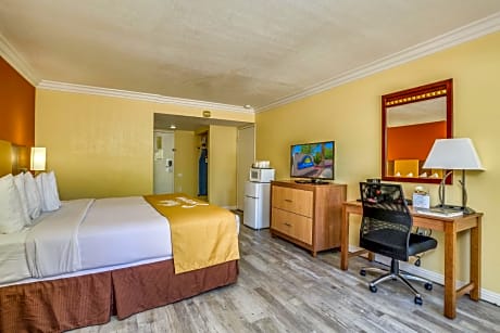 King Room with Garden View - Non-Smoking