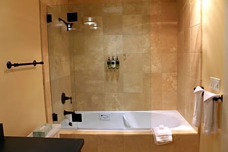 Vintners King + Spa