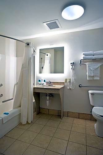 Holiday Inn Express Hotel & Suites Vermillion