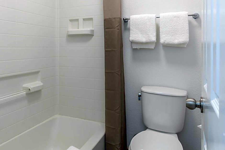Studio 6-Bryan, TX - University Area