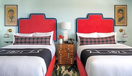 Graduate Queen Room with Two Queen Beds and Bath Tub - Mobility Accessible