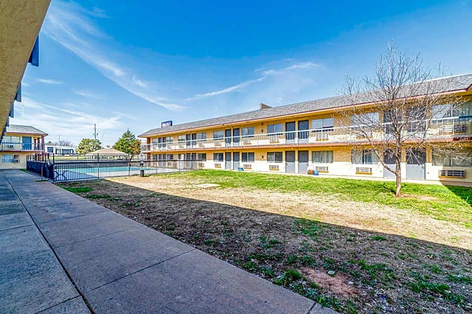 Castle Inn & Suites By OYO Chickasha