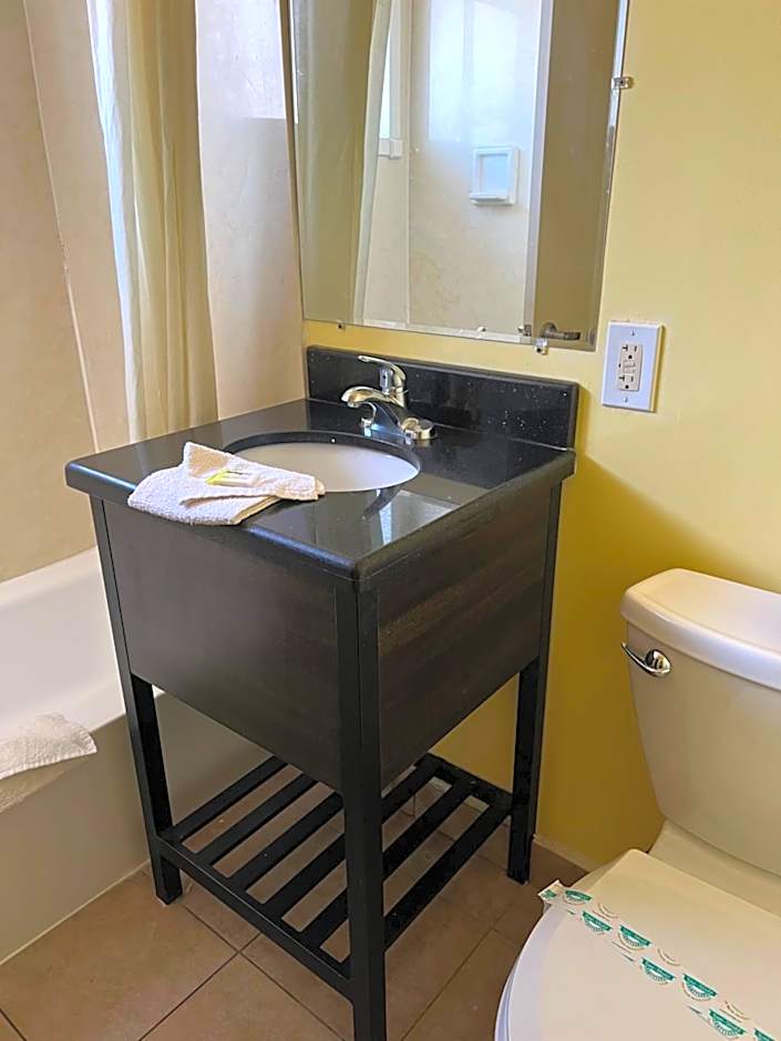 Economy Inn Fresno