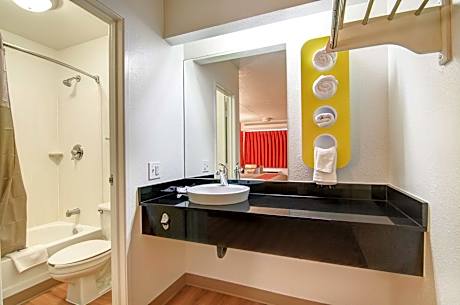 Deluxe Queen Room with Two Queen Beds - Smoking