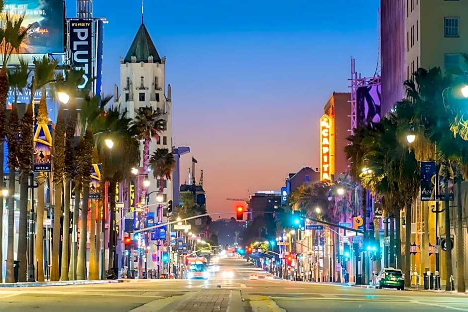 Los Angeles 3BR Villa Suites with Free Parking