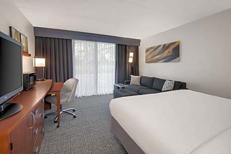 King Room with Sofa Bed - Hearing Accessible