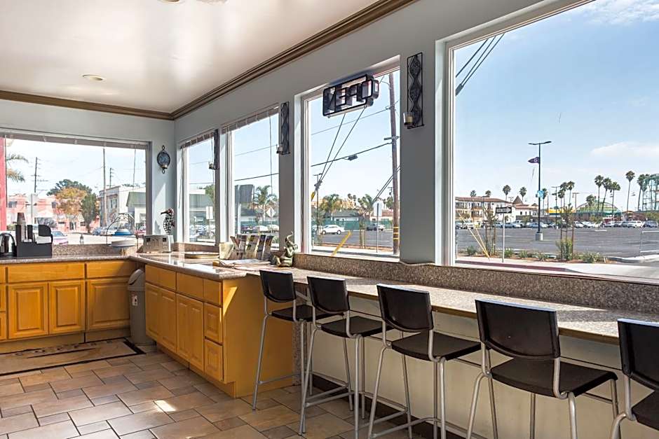 Aqua Breeze Inn