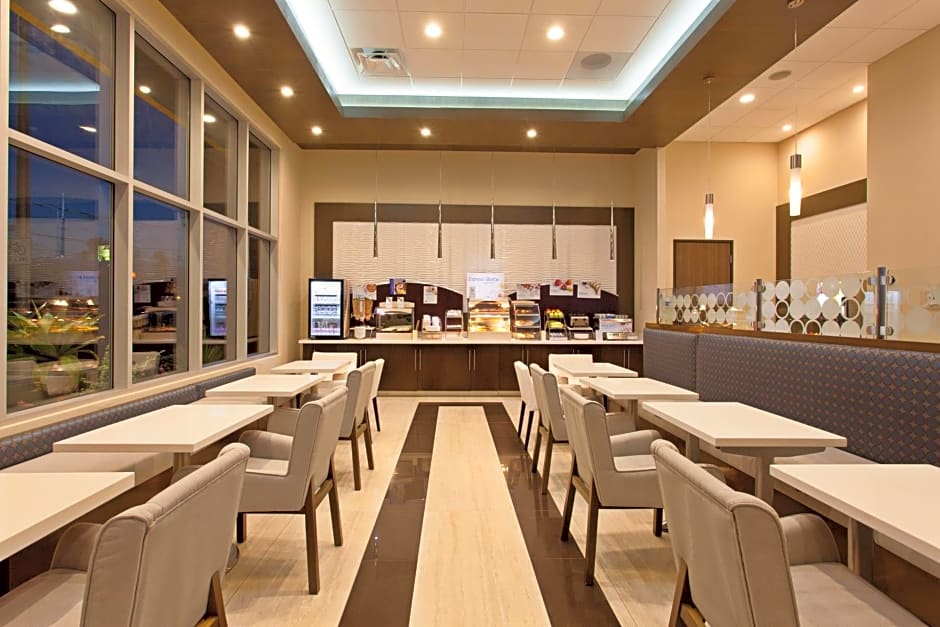 Holiday Inn Express North Hollywood Burbank Area