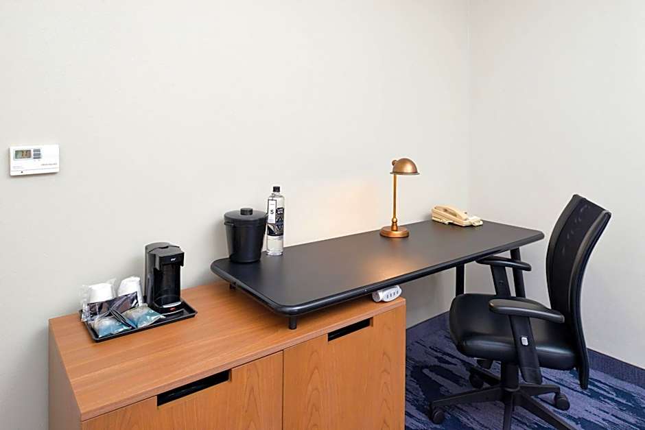 Fairfield Inn & Suites by Marriott Arlington Near Six Flags