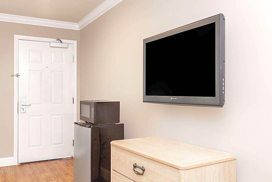 Days Inn by Wyndham San Francisco S/Oyster Point Airport
