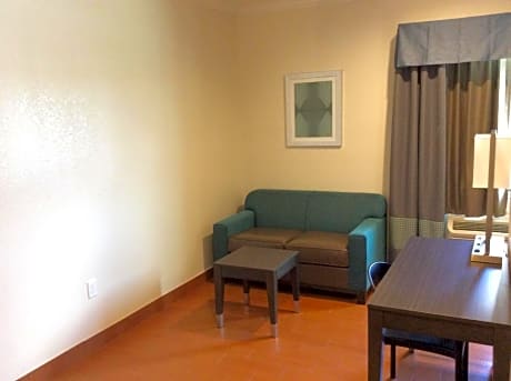 Deluxe Queen Studio with Two Queen Beds and Sofa - Non-Smoking
