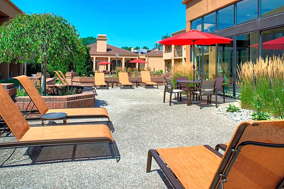 Courtyard By Marriott Detroit Warren