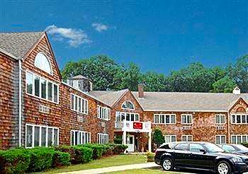 Gold Star Inn & Suites