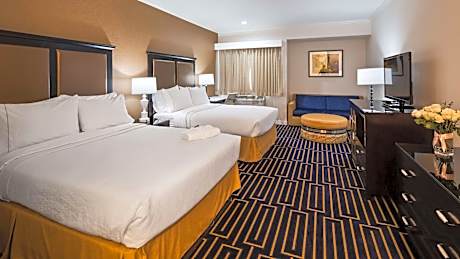Queen Suite with Two Queen Beds and Sofa Bed - Non-Smoking