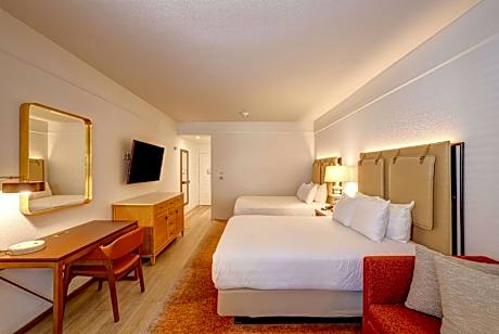 2 Queen Beds With Fireplace Private Balcony