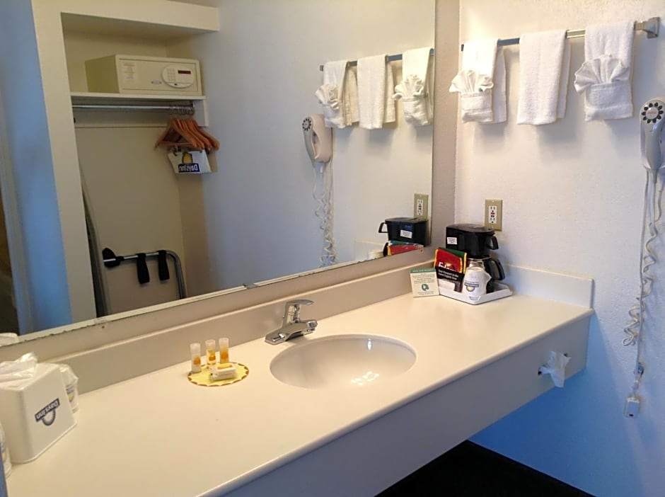 Days Inn by Wyndham Oceanside