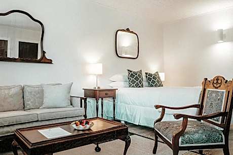 Deluxe 1 Queen Bed