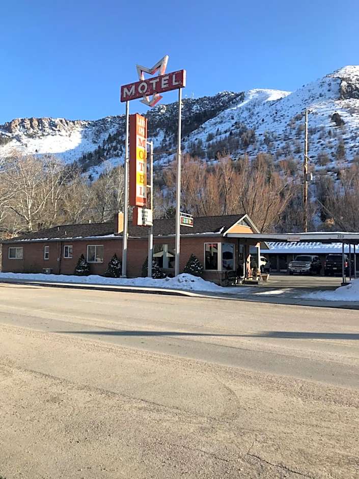 Lava Spa Motel & RV