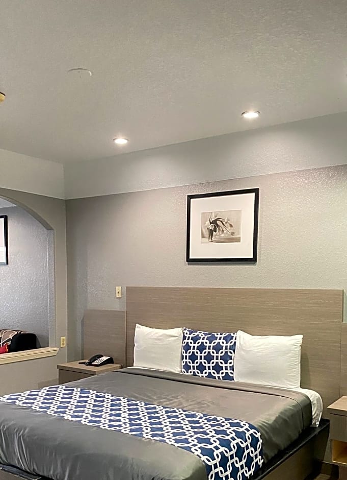 Island Suites Hobby Airport