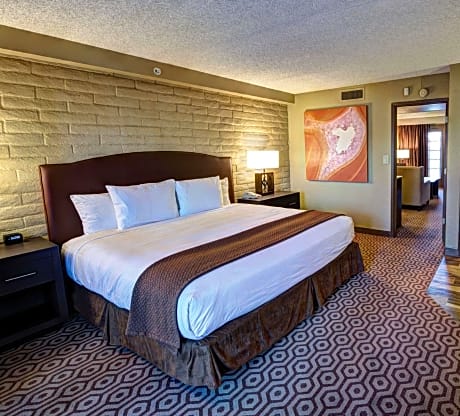 King Suite with Pool View