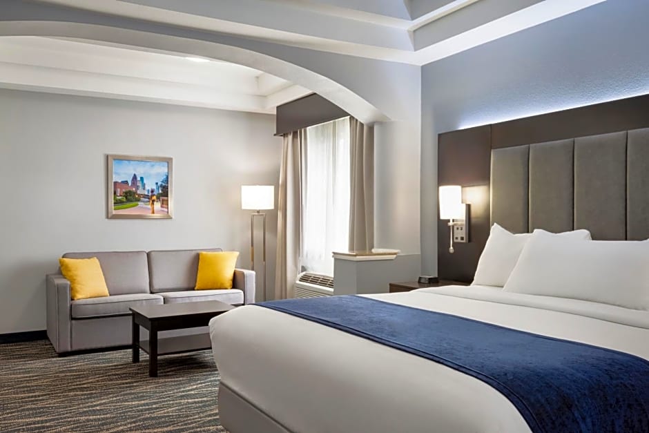 Days Inn & Suites by Wyndham Houston Hobby Airport