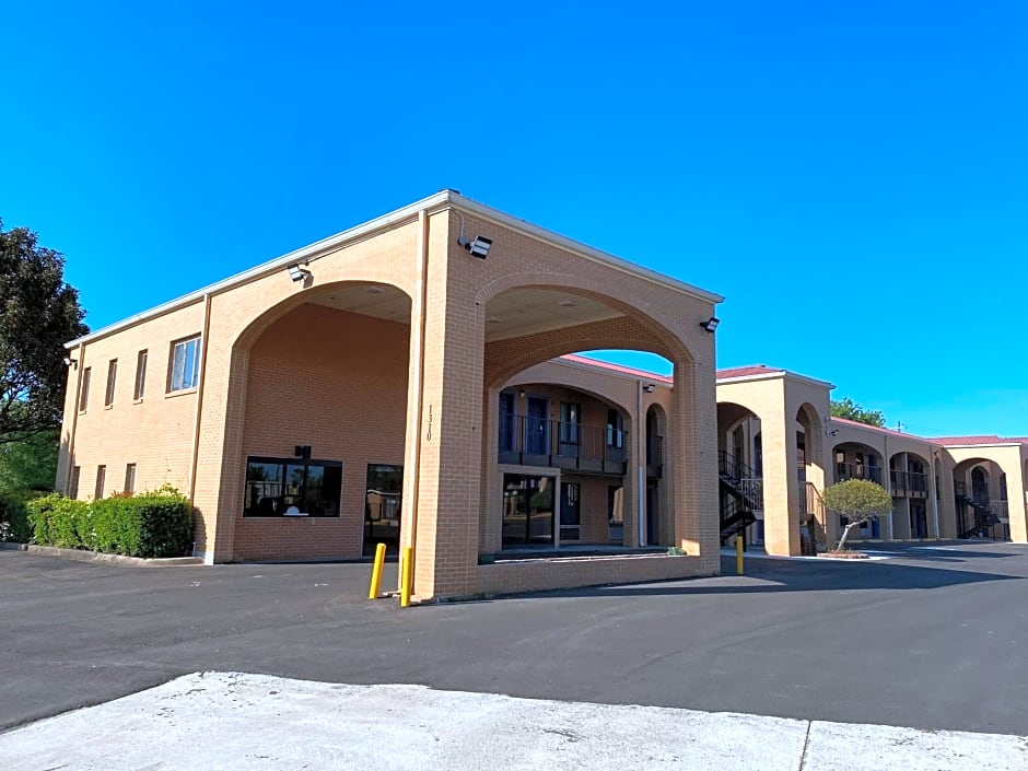 Days Inn by Wyndham Newnan