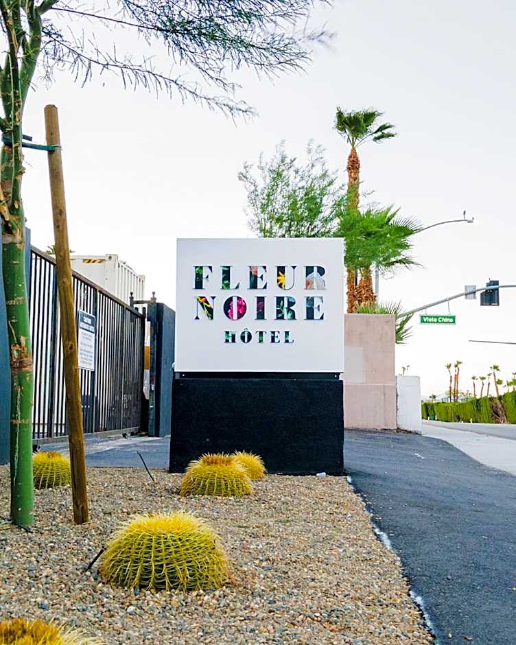 Fleur Noire Hotel