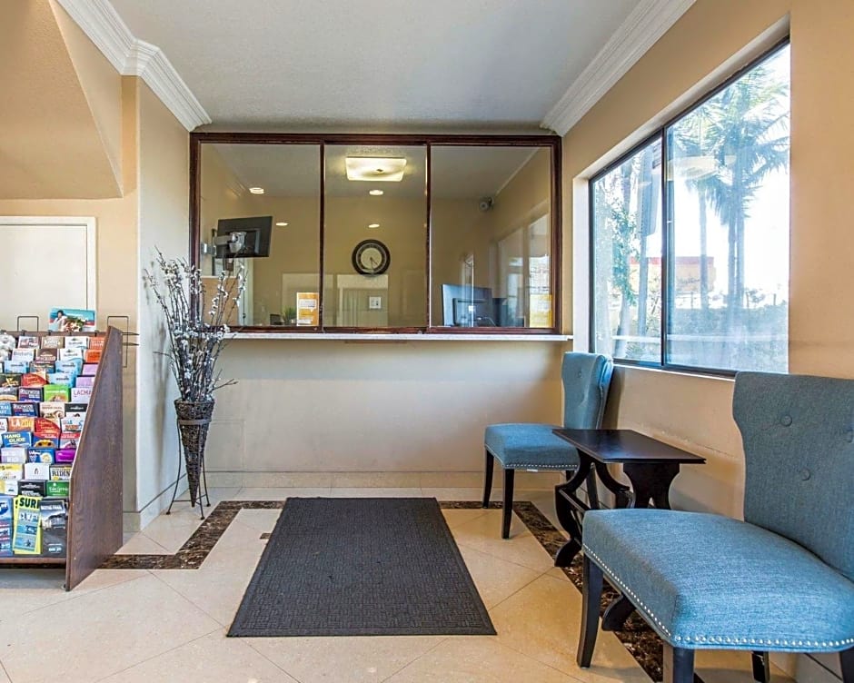 Rodeway Inn & Suites