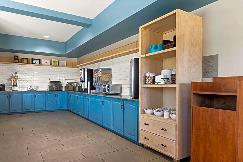 Country Inn & Suites by Radisson, Hinesville, GA