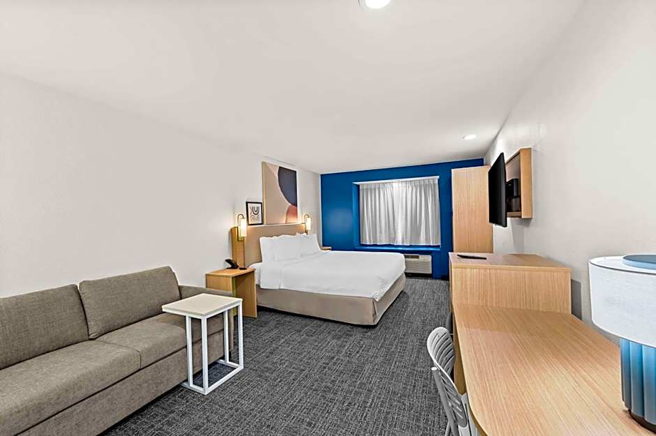 Spark by Hilton Sterling Dulles Airport
