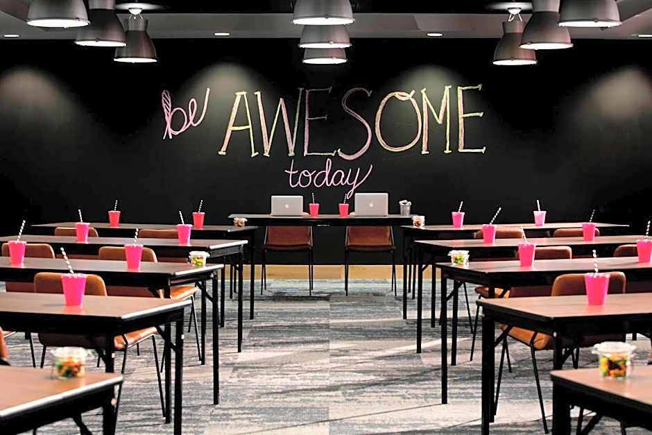 Moxy by Marriott Phoenix Tempe/ASU Area