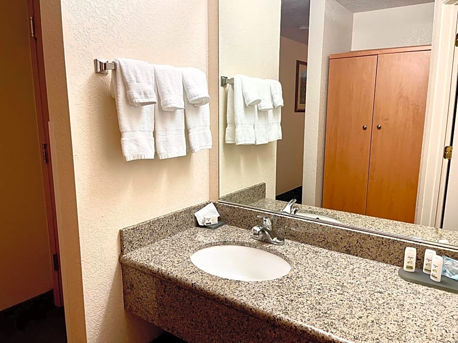 Clarion Pointe Wenatchee
