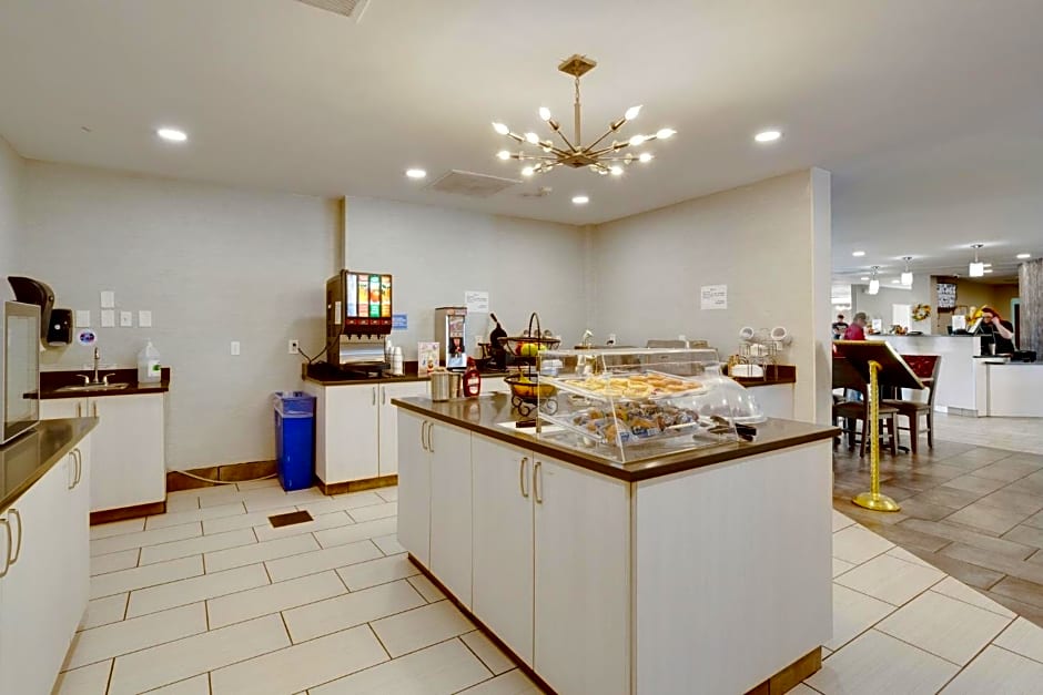 Orangewood Inn & Suites Kansas City Airport