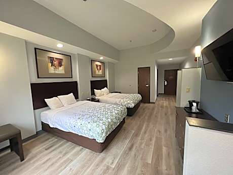 2 Double Beds, Efficiency, Nonsmoking