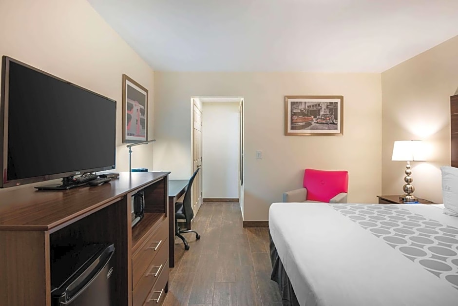 Downtown Hollywood Gardens Inn & Suites