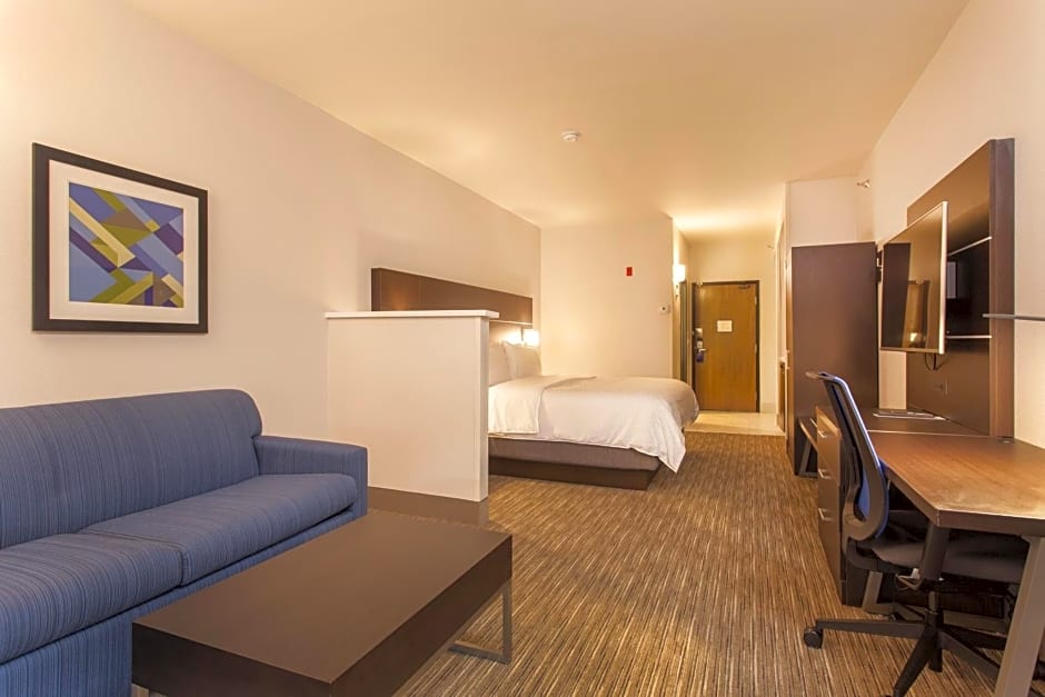  Holiday Inn Express & Suites
